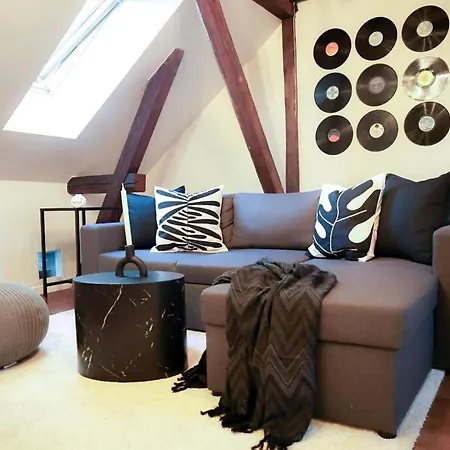 Charming And Spacious Apartment *